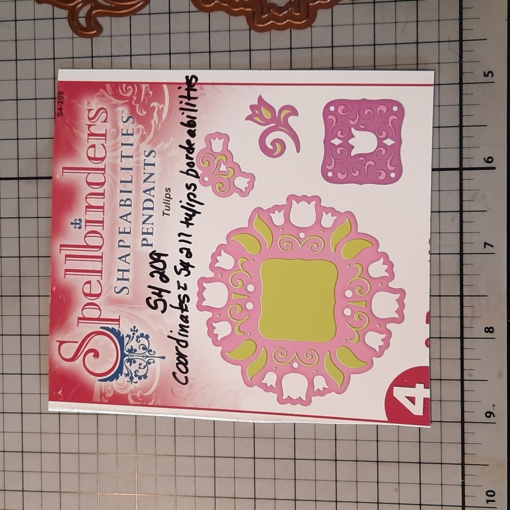 Tulips Shapeabilities Die Cutting set of 4